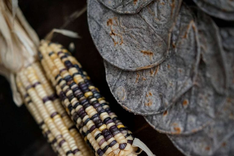 Un taller de productos mexicanos que fabrica tortillas de maíz de la mano de Maíz Maya