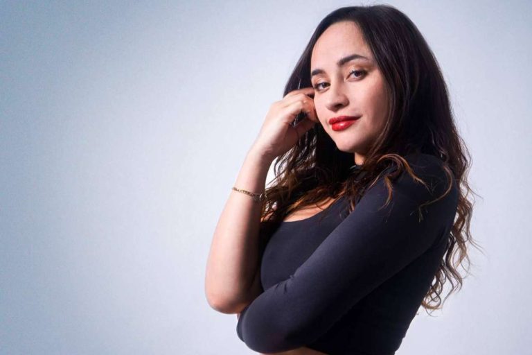 La ingeniera de vídeo, Vj Alejandra, está detrás de los grandes shows de reggaetón