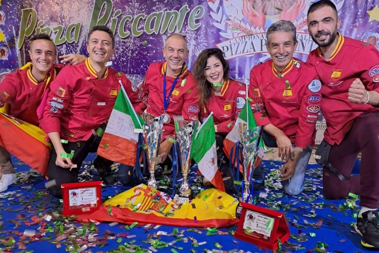 El pizzero español de Il Cortile campeón del mundo de pizza picante es Marco Bianchi