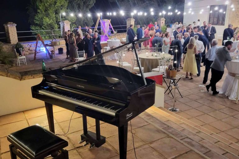 Alquiler de piano con o sin pianistas para eventos de empresa, de la mano de Piano Para Eventos