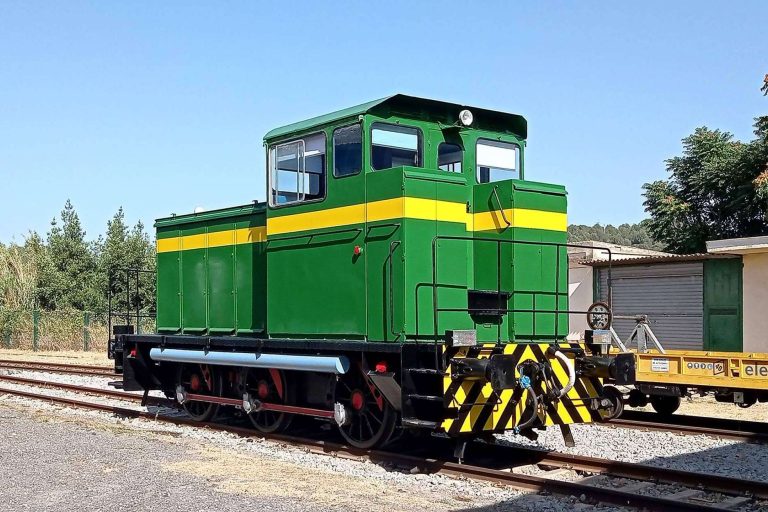 La Fundación del Patrimonio Ferroviario restaura una histórica locomotora de RENFE