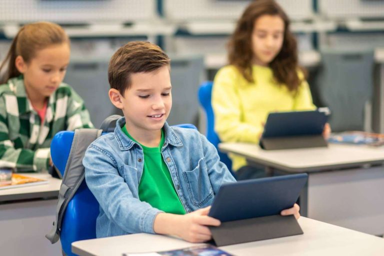 ¿Cómo proteger y preservar la privacidad de los menores en los sitios web?, de la mano de Lex Program