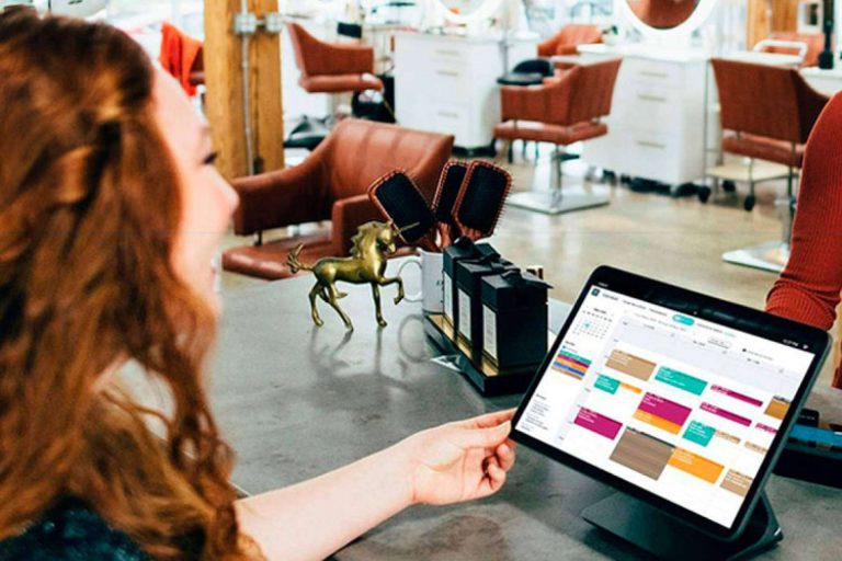 ¿Con qué empresas trabaja Bookitit y cómo funciona su sistema de reservas?