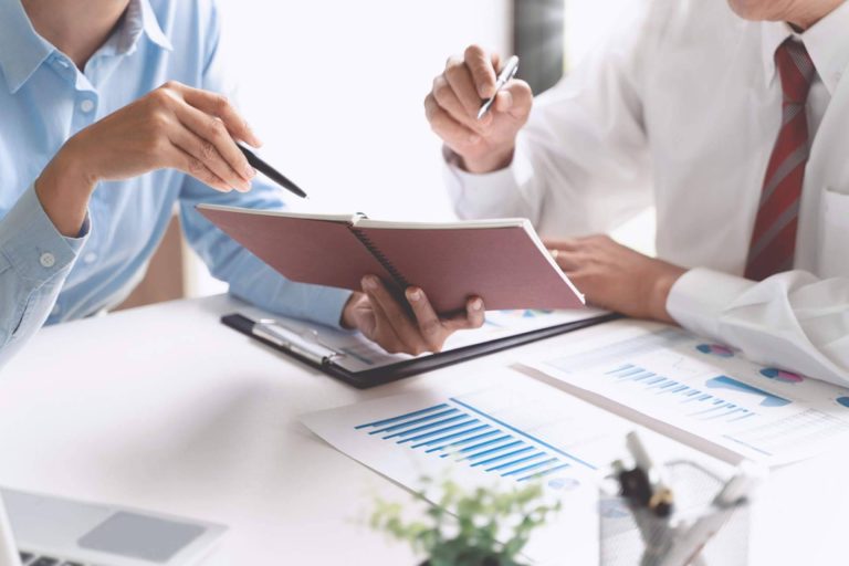 ¿Por qué externalizar la contabilidad de una empresa?, con Ruiz Prieto Asesores