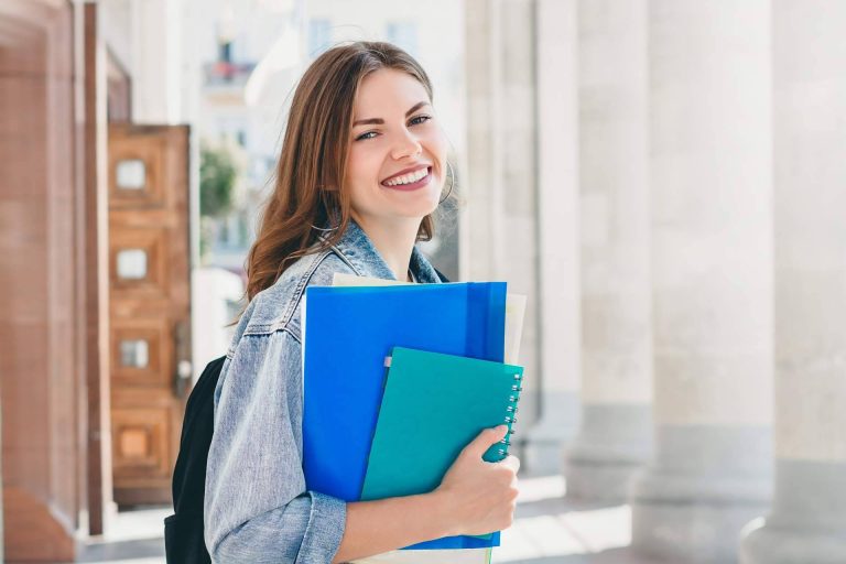 EOI Por Libre permite conseguir el título B1, B2, C1 y C2 en 5 meses