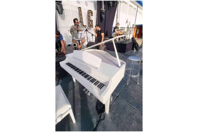 Piano Para Eventos incluye una playlist de música piano del pianista Carlos López Arregui