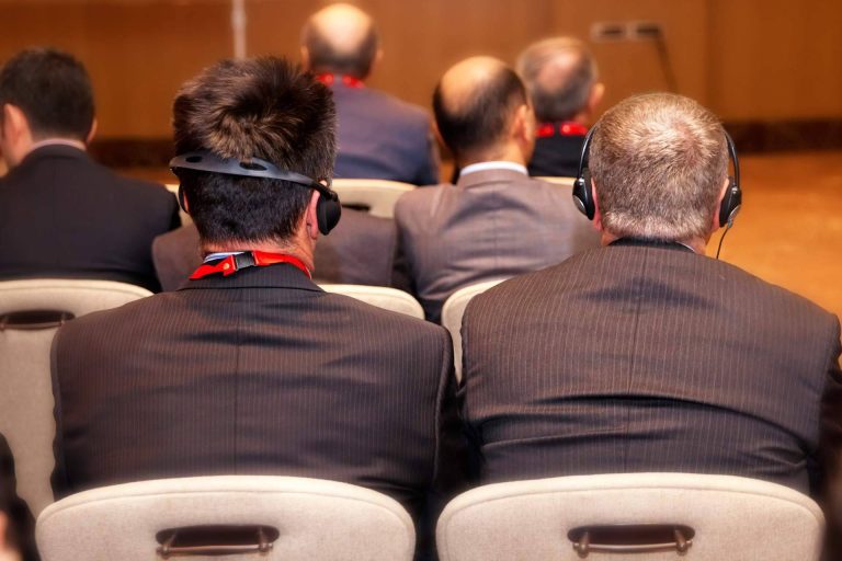 Un equipo de expertos en interpretación simultánea en Valencia ofrece sus servicios en Euterpe Translations