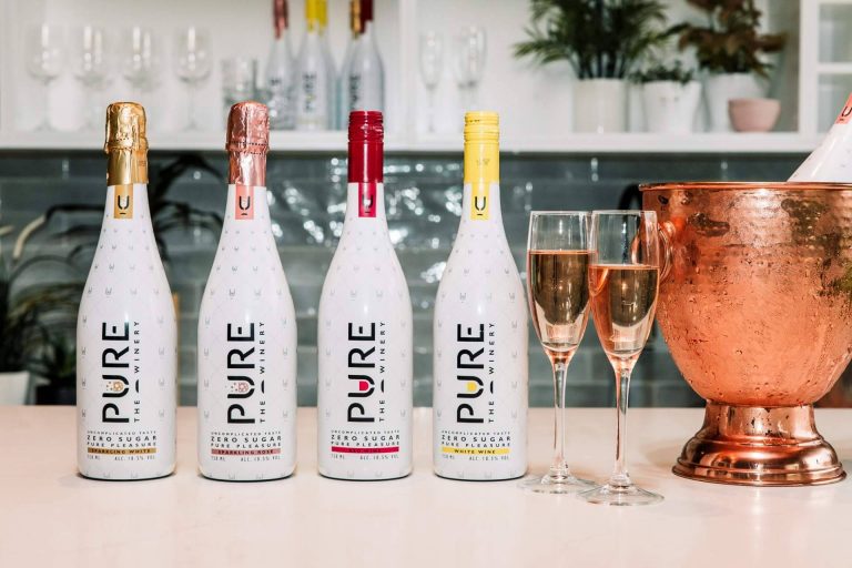 Disfrutar del placer de uno de los primeros vinos 0 % azúcar, PURE The Winery