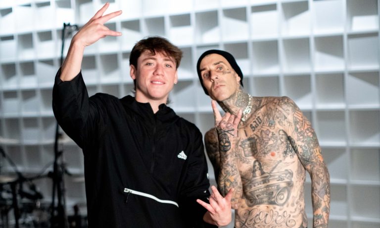 Paulo Londra usa a Travis Barker de Blink-182 para montarse en la ola pop punk con su nuevo tema