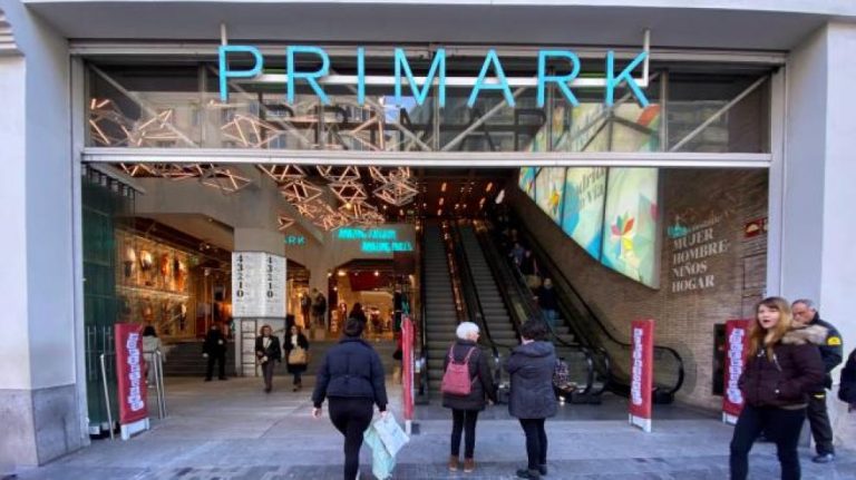 La blusa drapeada más elegante de Primark que solo cuesta 13 euros