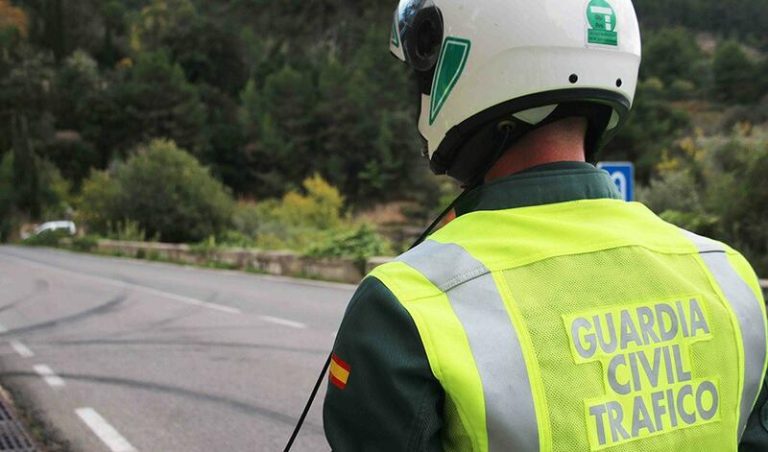 Dos muertos y un menor herido por el vuelco de un turismo en Antequera (Málaga)