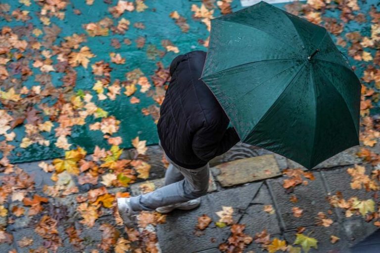 Lluvias, tormentas, viento y oleaje dan la bienvenida al fin de semana este viernes