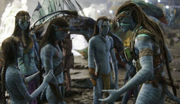 La esperada 'Avatar 2' llega mañana al cine, donde compartirá cartelera con el documental de Coixet 'El techo amarillo'