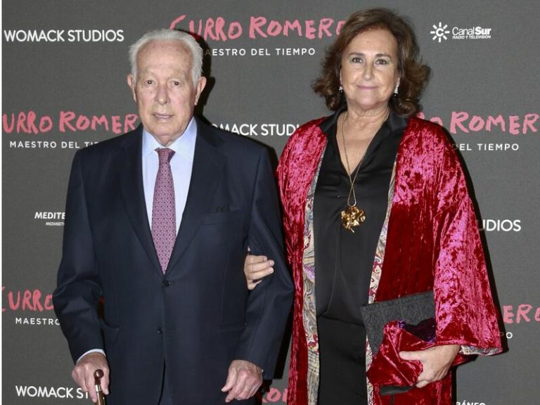 Curro Romero y Carmen Tello se casan por la Iglesia en una íntima ceremonia celebrada en Sevilla