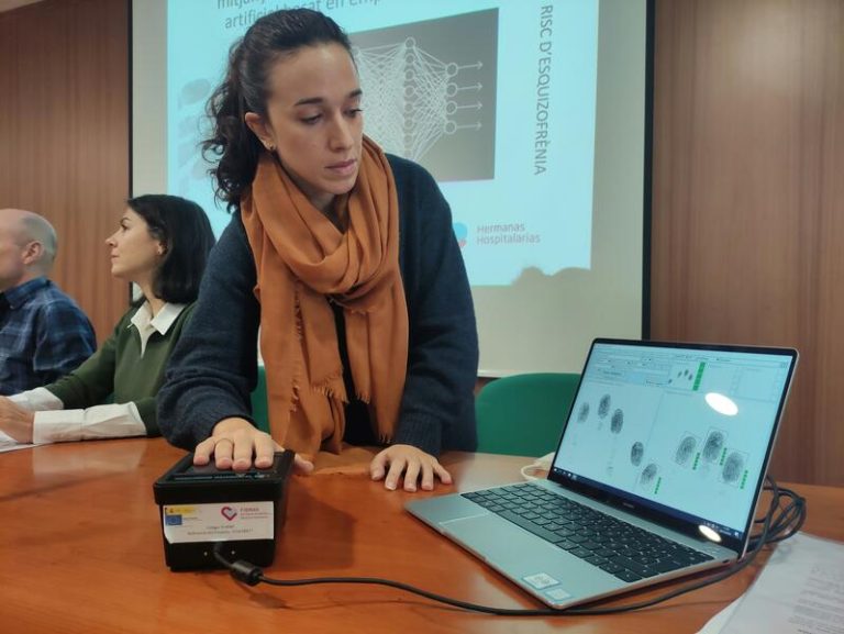 Un estudio observa que las huellas dactilares determinan con una fiabilidad del 70% el riesgo de esquizofrenia