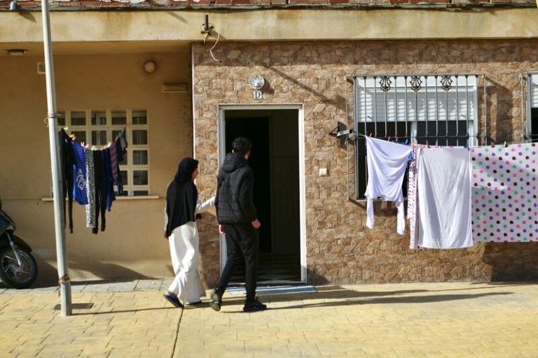 La Policía se entrevista con el padre del niño muerto en Ceuta, que será enterrado este miércoles