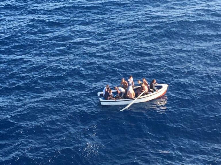 Ascienden a 64 las personas migrantes interceptadas este martes en aguas de Baleares