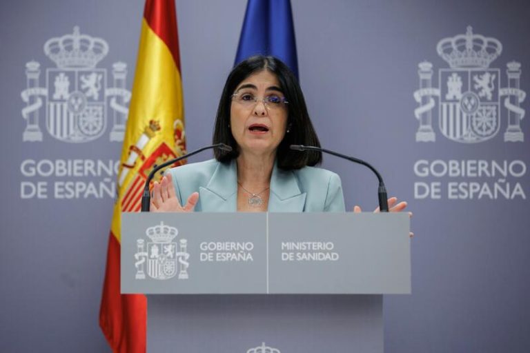 Entran en vigor las medidas de control sanitario a pasajeros procedentes de China por la explosión de contagios de Covid