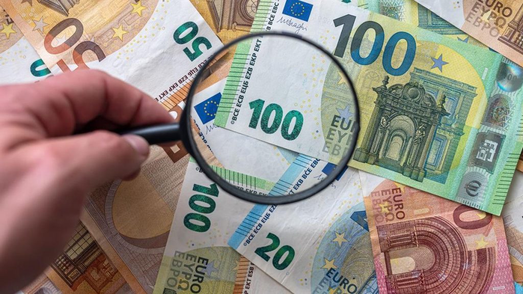 Qué hacer si tienes billetes falsos