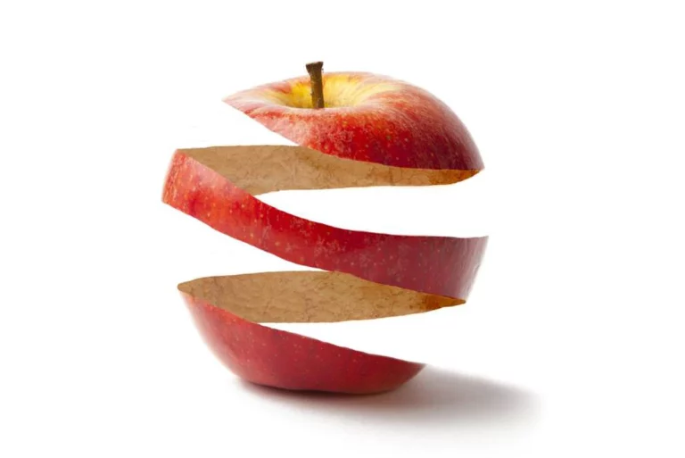 Las razones por las que deberías comer las manzanas con piel