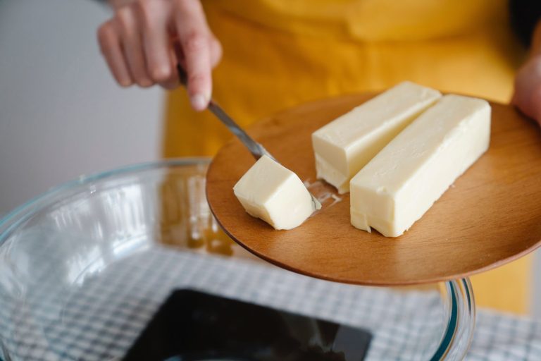 El CSIC crea una grasa saludable con aquafaba que podría jubilar a la mantequilla en la bollería