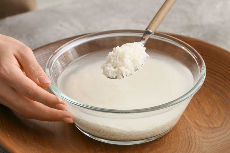 Los usos que puedes darle al agua de arroz