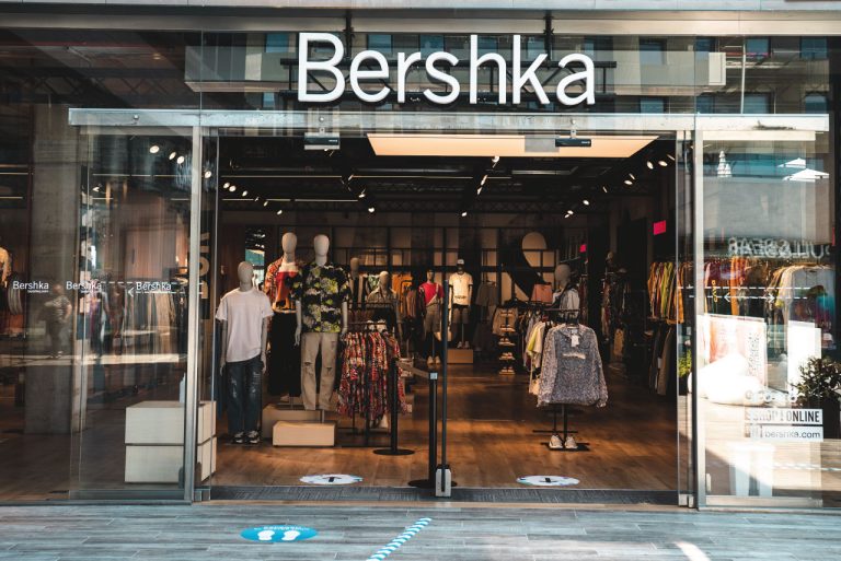 Bershka rebaja al 50% algunas de las prendas más deseadas de su catálogo