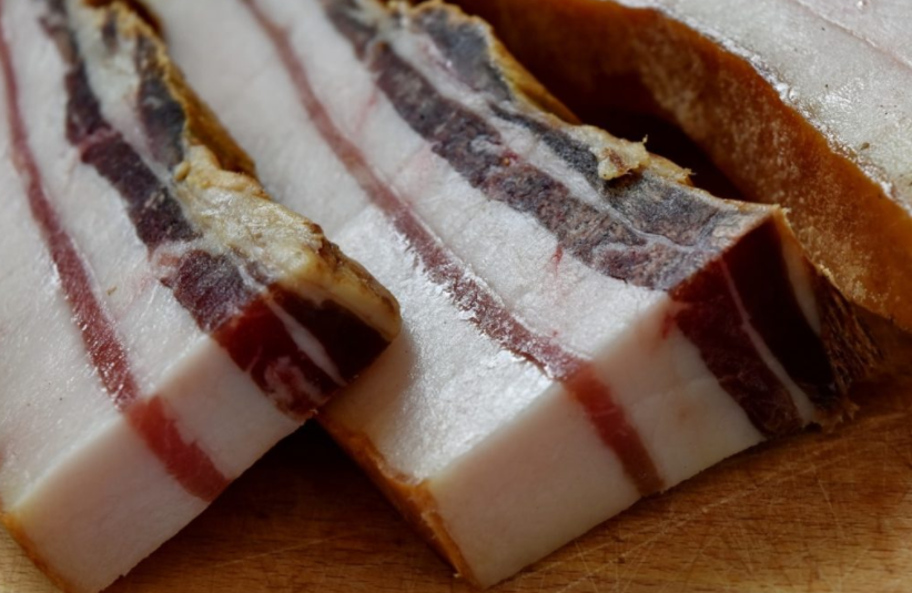 Chicote prepara unos espaguetis a la carbonara de escándalo así