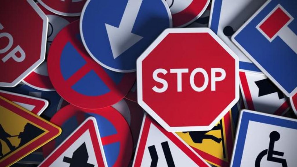 DGT: las multas que no te rebajan al 50% por pagar pronto 74 DGT: Dañar infraestructuras o señalizaciones