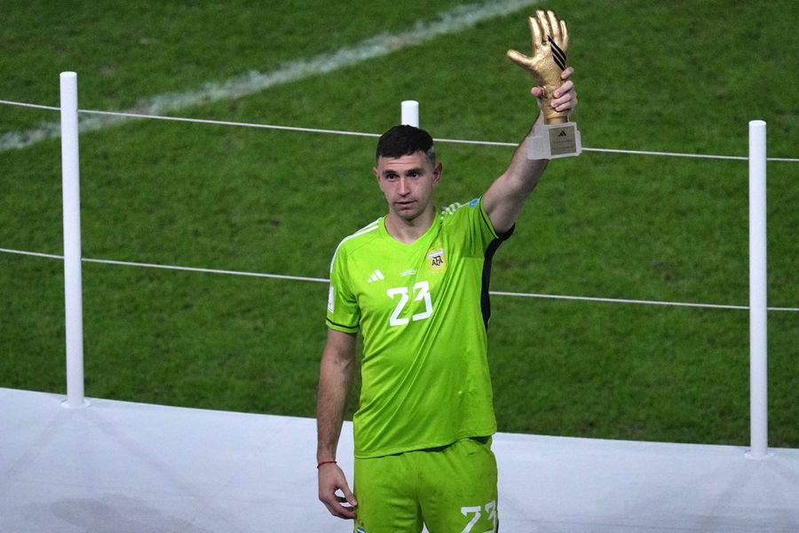 Dibu Martínez