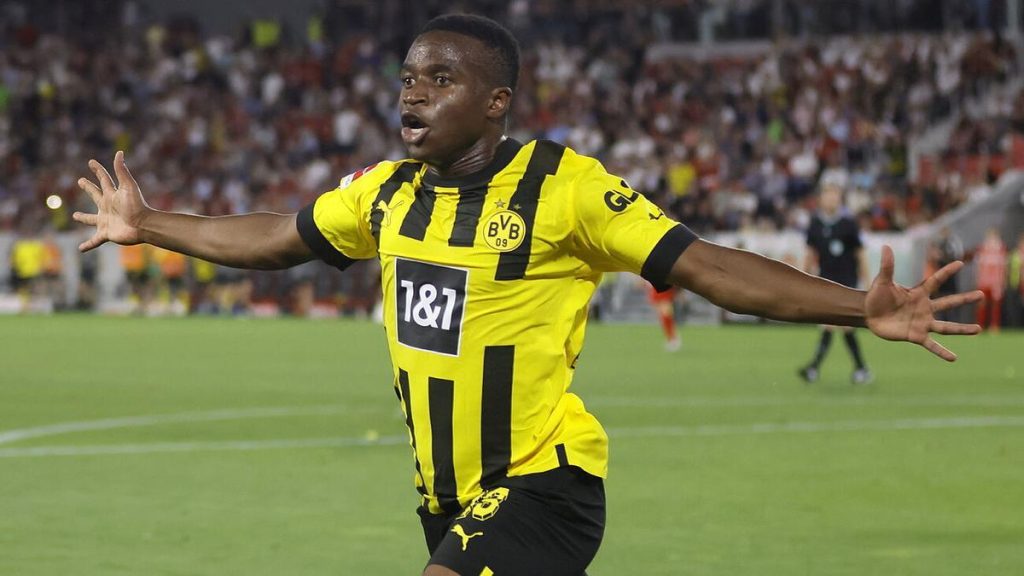 El Barcelona pierde terreno en la lucha por Moukoko