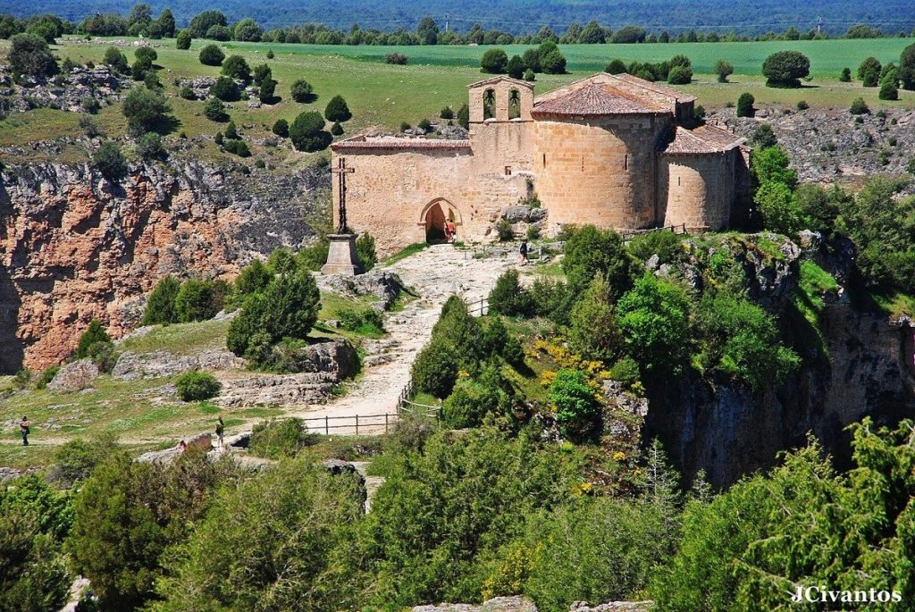 Las iglesias más impresionantes de los pueblos de España
