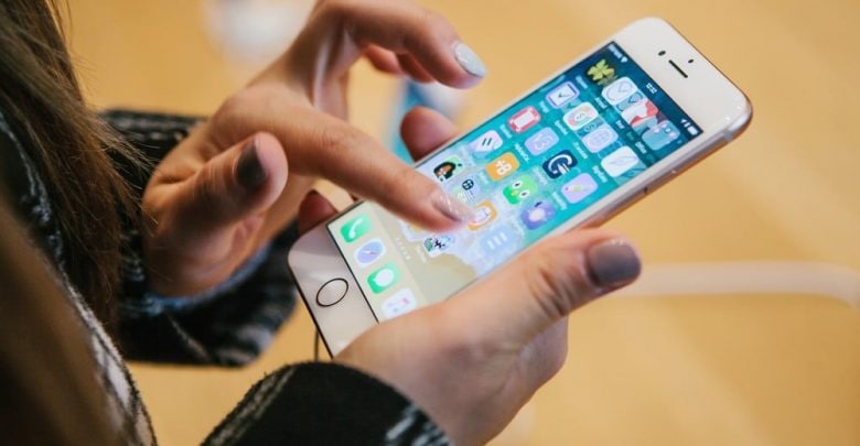 No uses el teléfono para dormir 