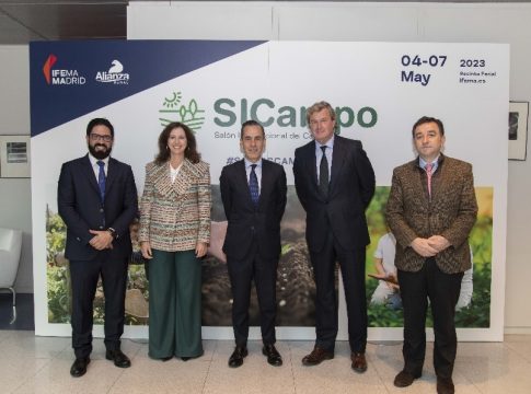 Ifema Madrid Pie de foto: De izda. a dcha., Raúl Calleja, director de SICampo; Arancha Priede, directora de Negocio de IFEMA MADRID; Juan Arrizabalaga, director general de IFEMA MADRID; Fermín Bohórquez, presidente de Alianza Rural, y José Carlos Caballero, miembro de la Comisión Ejecutiva de Alianza Rural.