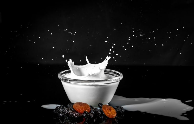 Leche entera o sin lactosa: por qué ninguna es mejor (y cómo compararlas bien en el súper)