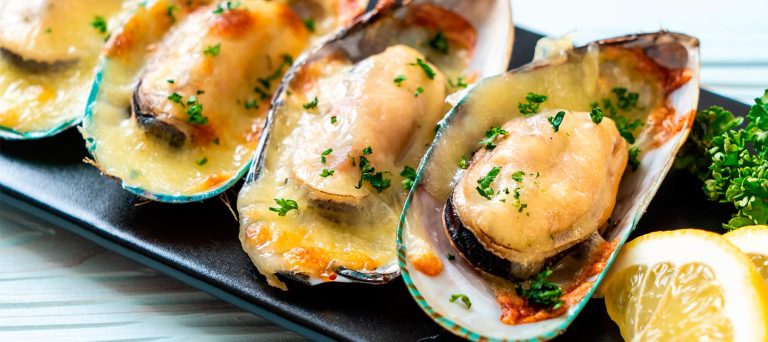 El tiempo que recomienda Arguiñano para cocer y gratinar unos mejillones con salsa