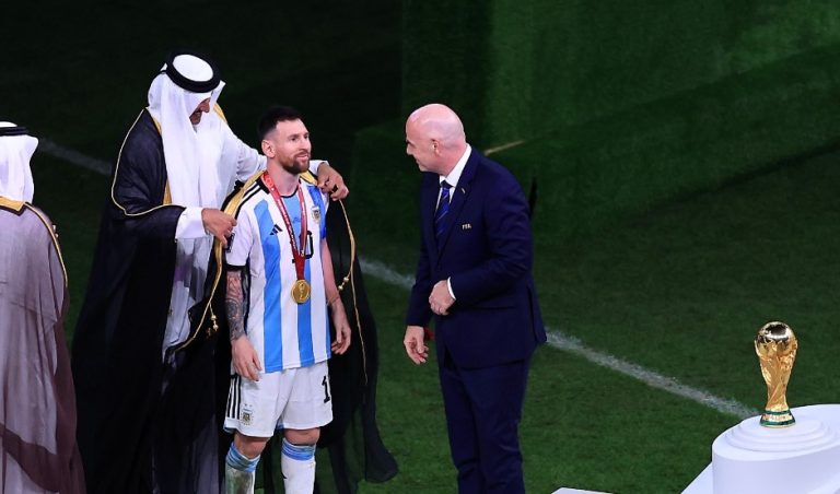 Qué es el besht, la capa que le pusieron a Messi