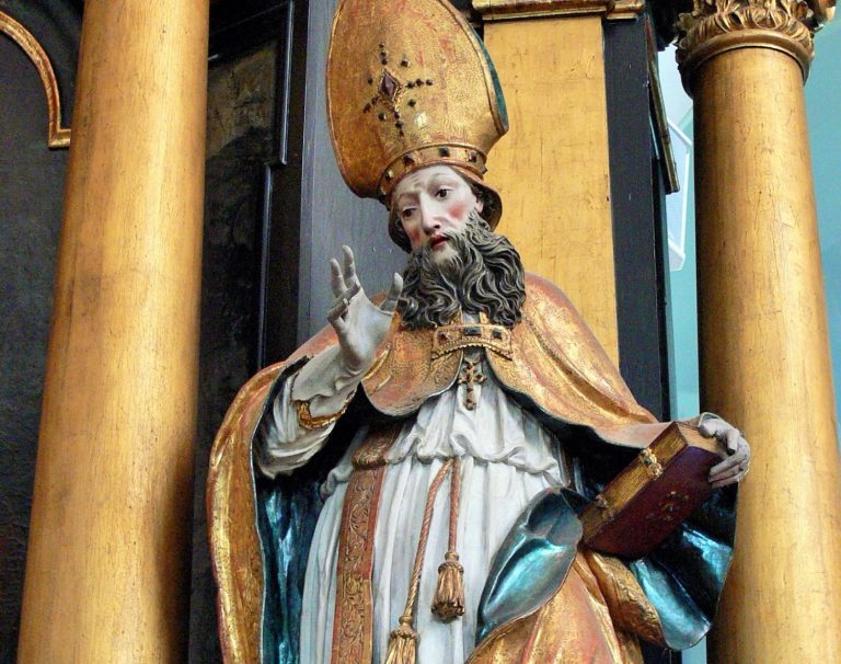 San Hilario de Poitiers Obispo es el santo al que honramos el 13 de enero