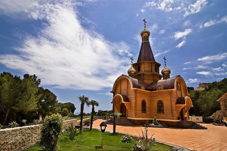 Las iglesias más impresionantes de los pueblos de España