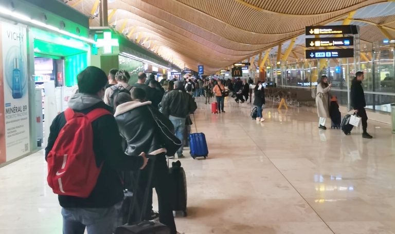 La Navidad en los aeropuertos vuelve a convertirse en una pesadilla para los viajeros