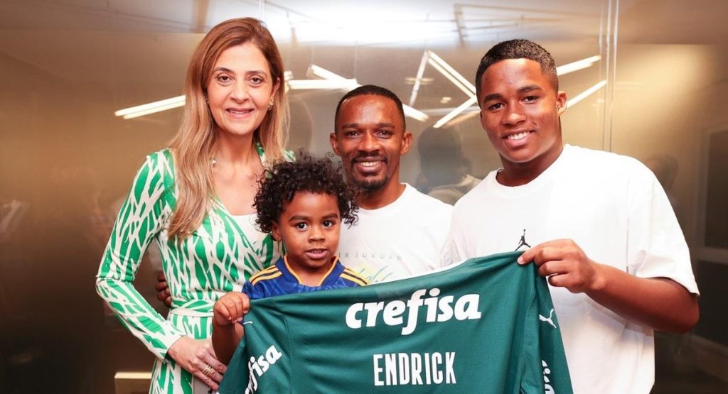 Delanteros que podrían encajar en el Real Madrid 32 Ya hay acuerdo por Endrick