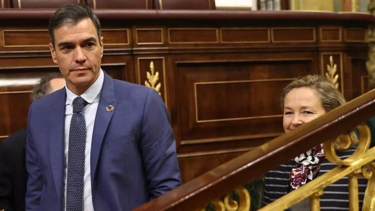 Pedro Sánchez eleva casi al 50% los altos cargos y asesores