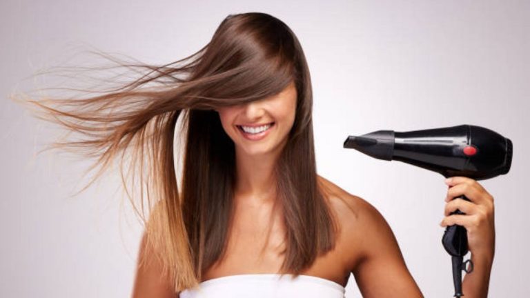 Por qué no debes dormir con el pelo mojado