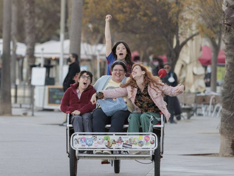 Fácil, la serie que da valor al feminismo y a la discapacidad