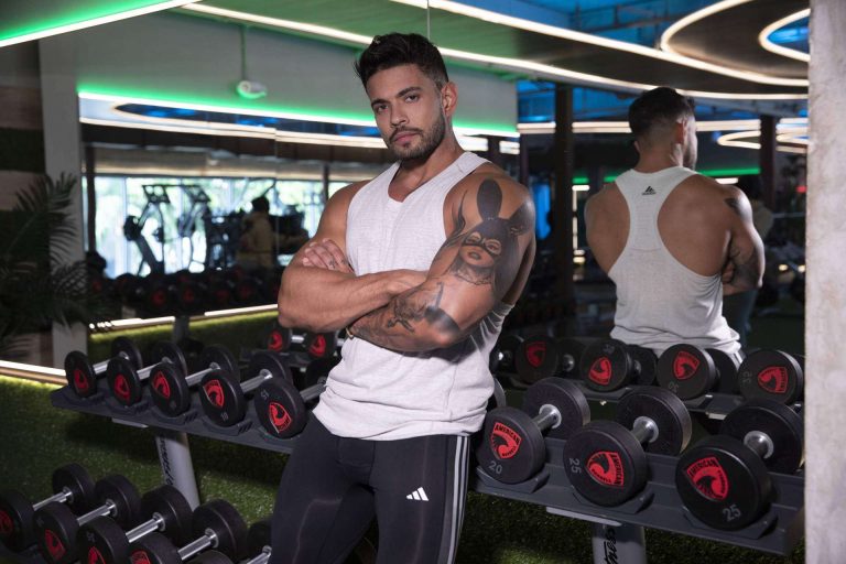 El influencer Alejo Ospina explica los beneficios de su app para entrenar en casa