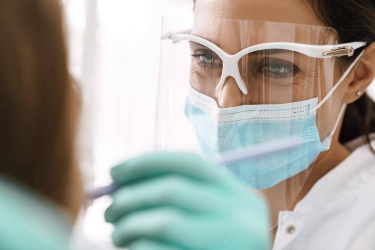 Los expertos de Clínica Dental Delgado explican qué es la rehabilitación dental