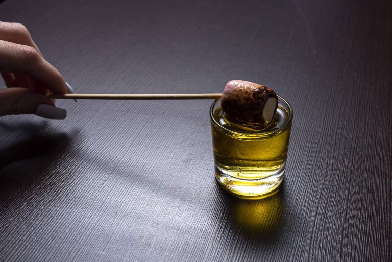 Disfrutar de una gran variedad de chupitos en Commo – Espit Chupitos Madrid Sol