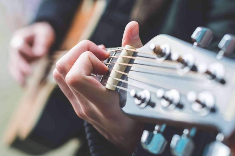 Escuela de música en Madrid, el momento de aprender música es ahora con Aula Joven
