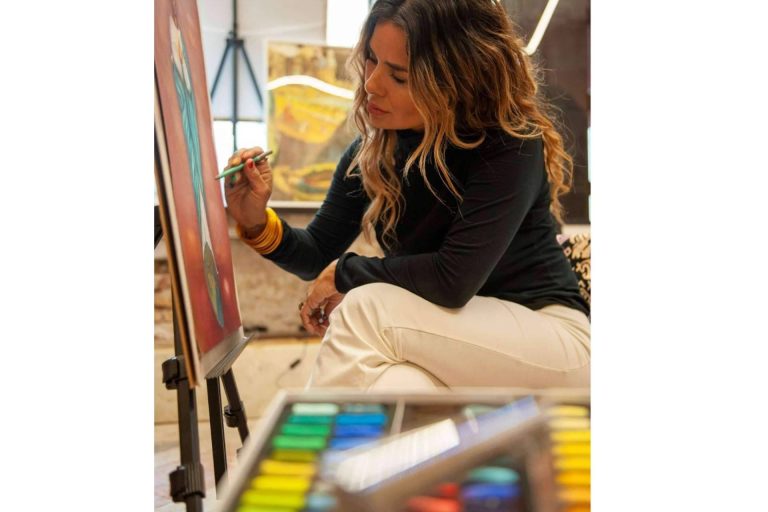 La artista Martha Sáenz, invitada a la exposición organizada por el Consejo de Leonora Carrington