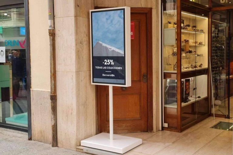 ¿Cómo puede ayudar una pantalla de publicidad a un negocio?, por LK Bitronic